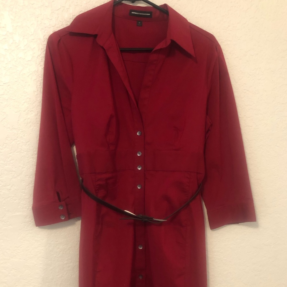 🔥💗Red hot. Button down collar dress. Belted. Lrg
